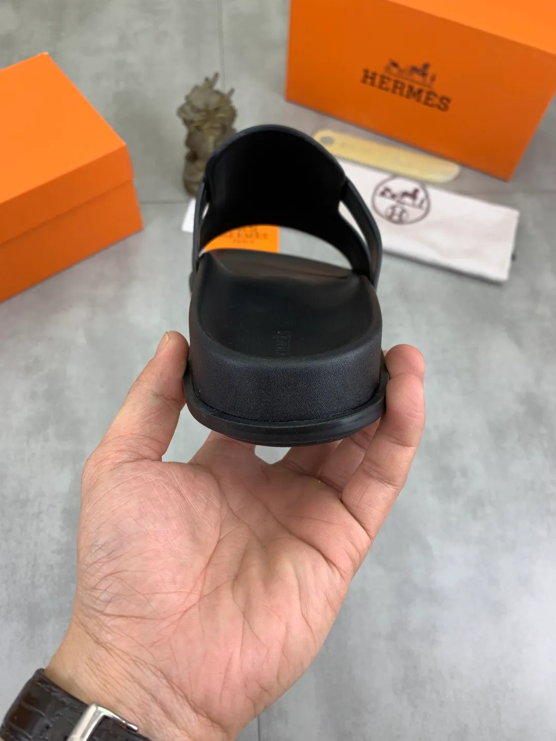 Men's shoes 💰P440 New [HERMES] high-end quality new Hermès slippers, made of imported silk calfskin, wear-resistant and non-slip rubber outsole. Fashionable and elegant code number: 39-44 (38 45 46 customized)